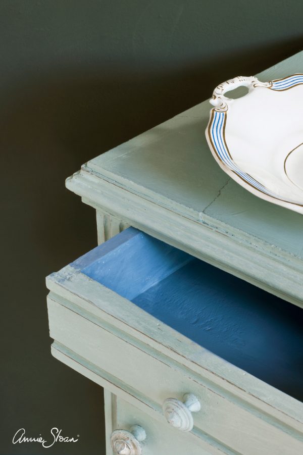 Dugg-Egg-Blue Chalkpaint lässt sich ideal auf Möbelstücke aufbringen und sorgt für einen Blickfang